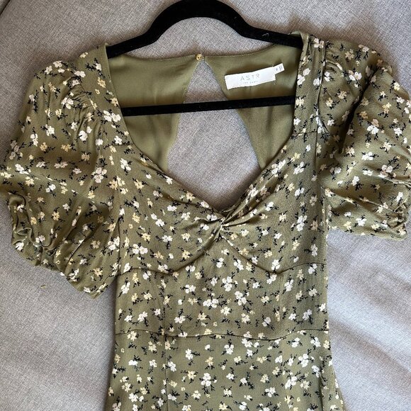 ASTR The Label | Green Floral Midi Dress - Picture 2 of 5